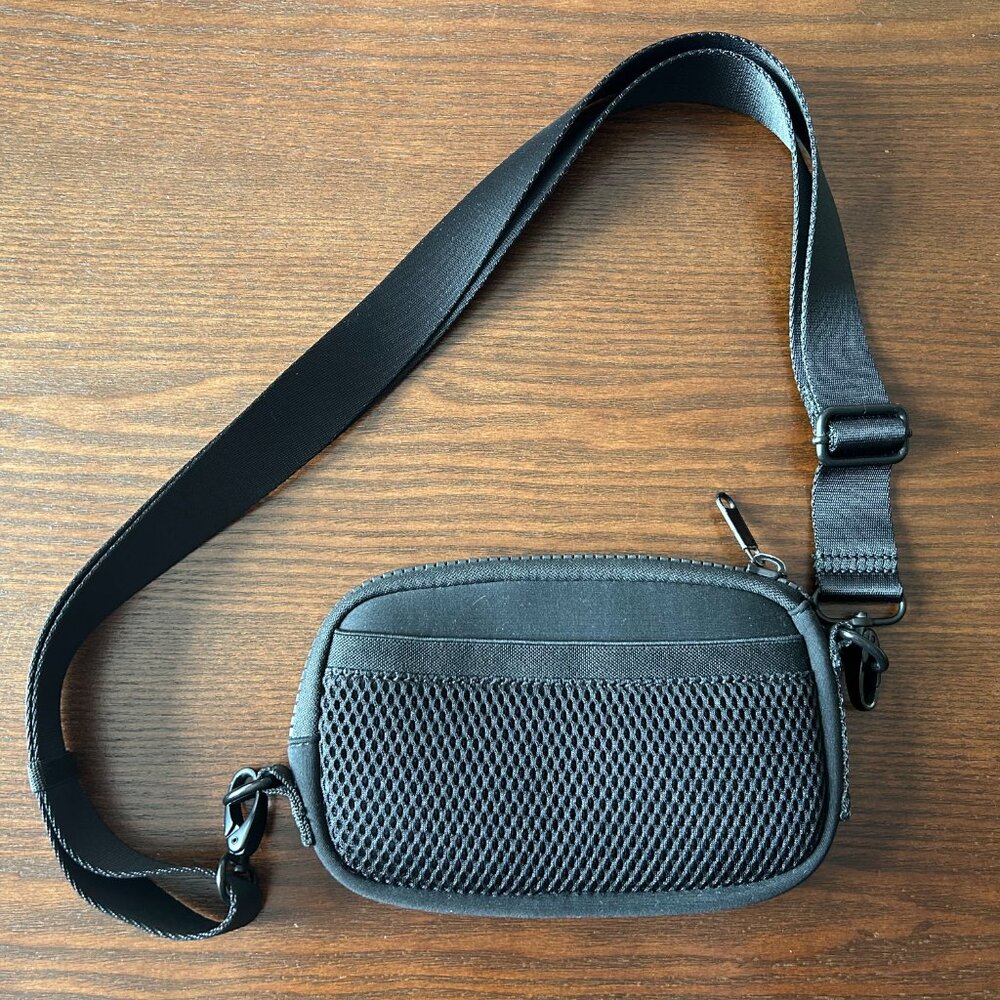 Quince All Day Neoprene Phone Sling - Picture 2 of 4